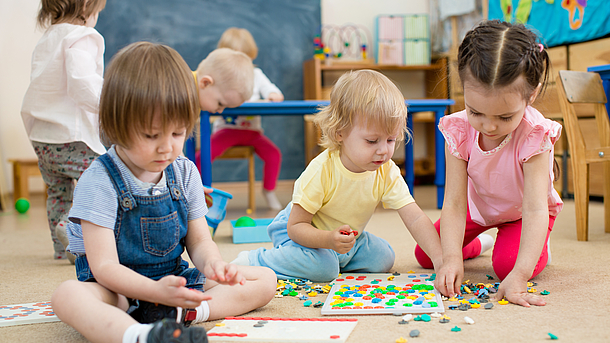 Kinder beim Spielen 